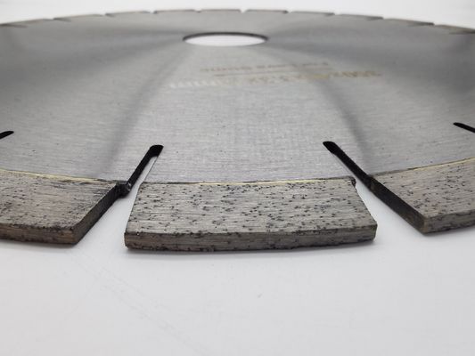 メキシコの火山岩岩の石割りに用いる350mmの砂石ダイヤモンドの刃の切断盤