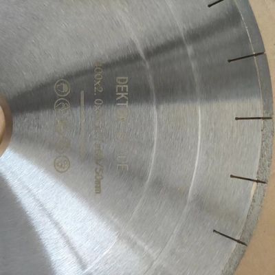 パーソナライズされたサポートと保証された切断のための350mmデクトンUスロットダイヤモンドソーブレード