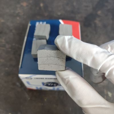 パーソナライズされたサポート ODM 2000mm Blade Cutting Stone M形グラナイトダイヤモンドツールのためのセグメント