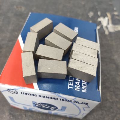 柔らかい硬い大理石切断ダイヤモンドセグメント 24*9.5*13mm パーソナライズされたサポート ODM