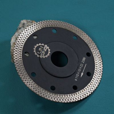 20/22.23/M14/25.4 内部穴 D230MM X メッシュ レーザー溶接プロセスによるターボ切削刃ディスク