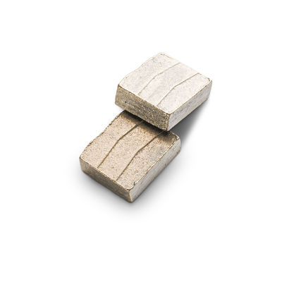 グランイトブロック切断 ダイヤの刃の尖端 湿った切断石 切断ホットプレス