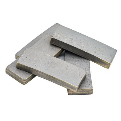 350mm シングルソーアンデサイト ダイヤモンドセグメント ARC型尖端 40*3.6*15mm 切削ツール