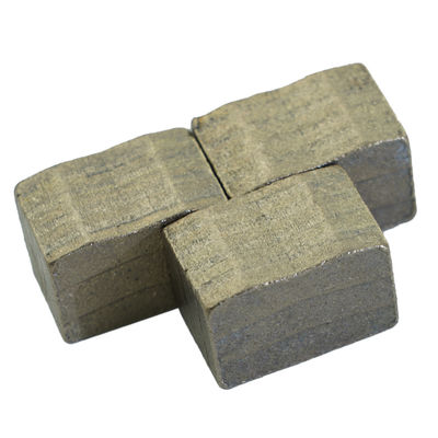 リンシング 石材の断片 石灰岩の採掘 切断 22/23/24mm 長さ