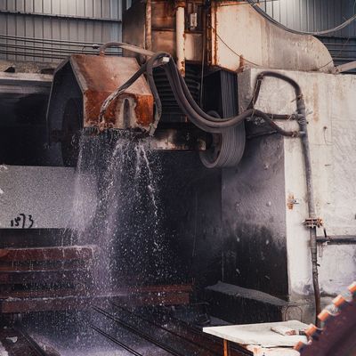 55kw モーター 1600mm シングルアーム マルチブレード石切断機 グランイトブロックカット機
