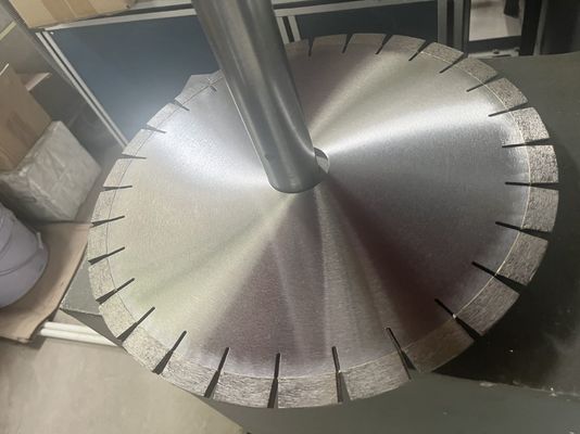 耐久性とコンクリートのアスファルト切断エッジの高さ0.472in 12mm