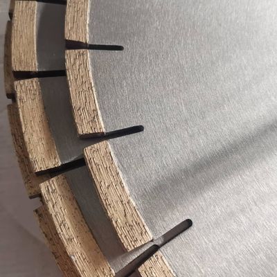 耐久性とコンクリートのアスファルト切断エッジの高さ0.472in 12mm