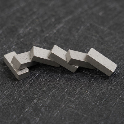 20*4.0/3.5*8mm ホットシンターダイヤモンド切断セグメント