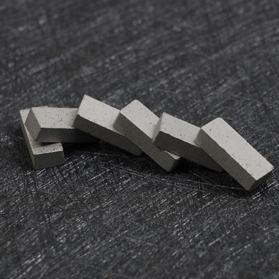 マルブルと柔らかい花岩ブロックの切断のためのガングソーマシンのためのダイヤモンドセグメントブレード