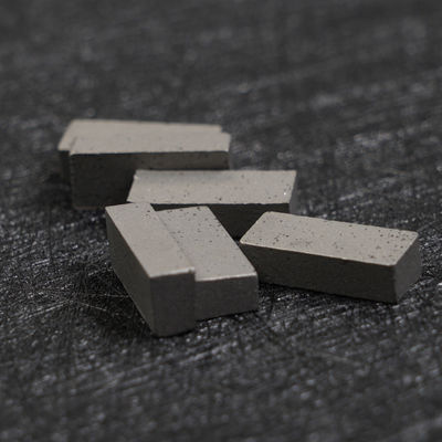 マルブルと柔らかい花岩ブロックの切断のためのガングソーマシンのためのダイヤモンドセグメントブレード