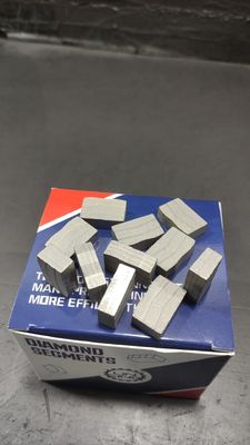 6.5mm マルチディスクダイヤモンドセグメント 24*7.6/8.4*15mmの花岩切削のための完璧なツール