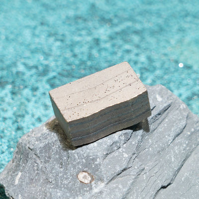インドネシアでD2000 2500mm湿切削のためのダイヤモンドセグメント金属粉末冷圧機
